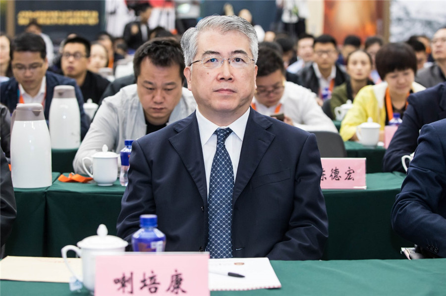 {線上賭場}(中国电影集团公司董事长韩三平和明星)
